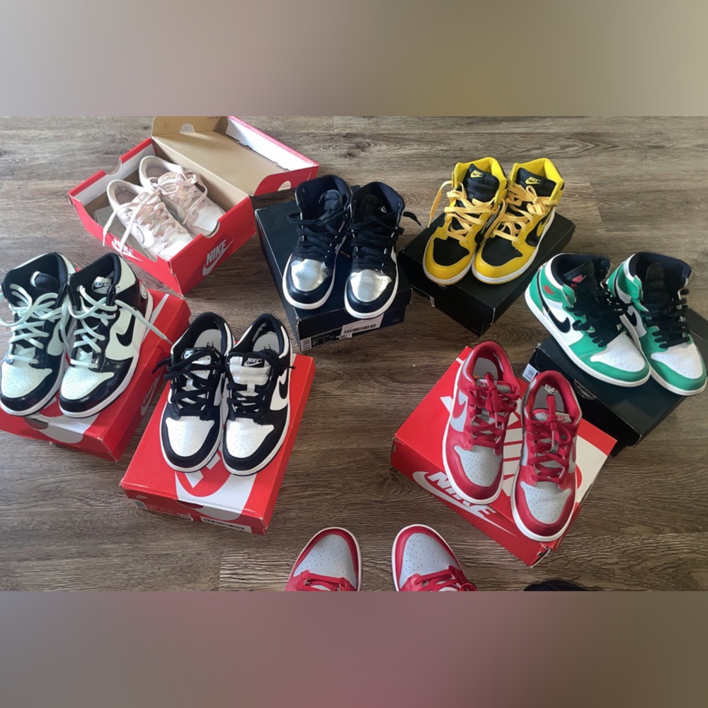 Air Jordans 1’s and Nike dunks all sizes 2.5Y &3Y authentic💯💯💯